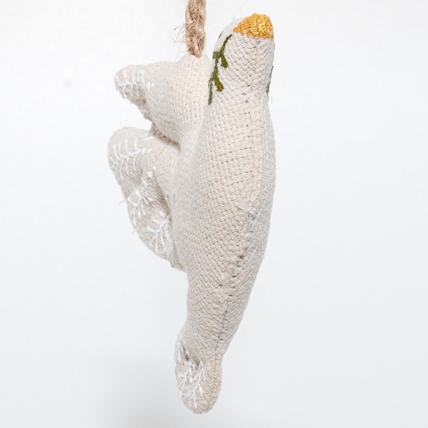 Fredsdue m. broderet kvist