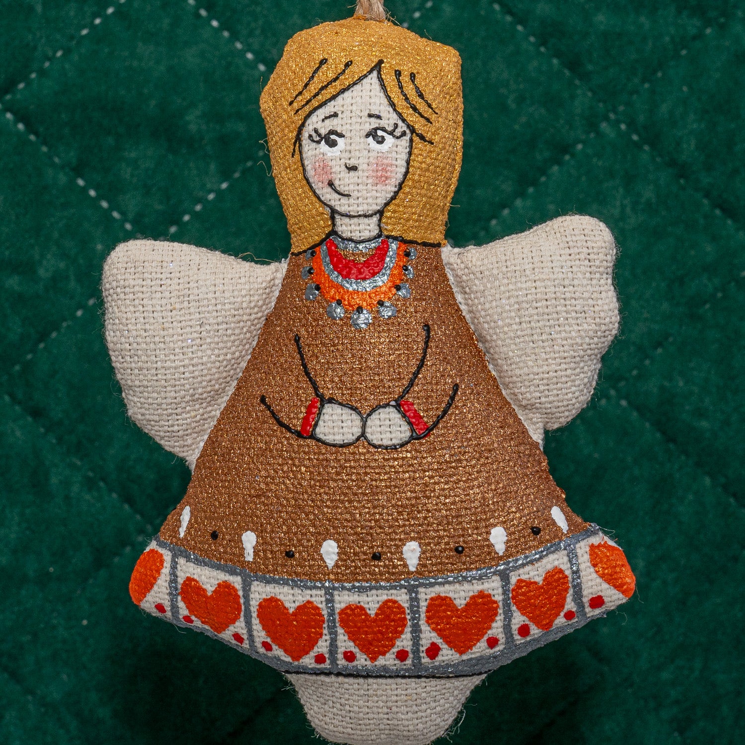 Engel m. hjerter på kjole