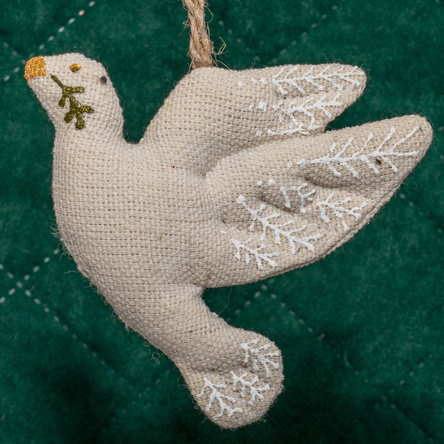 Fredsdue m. broderet kvist